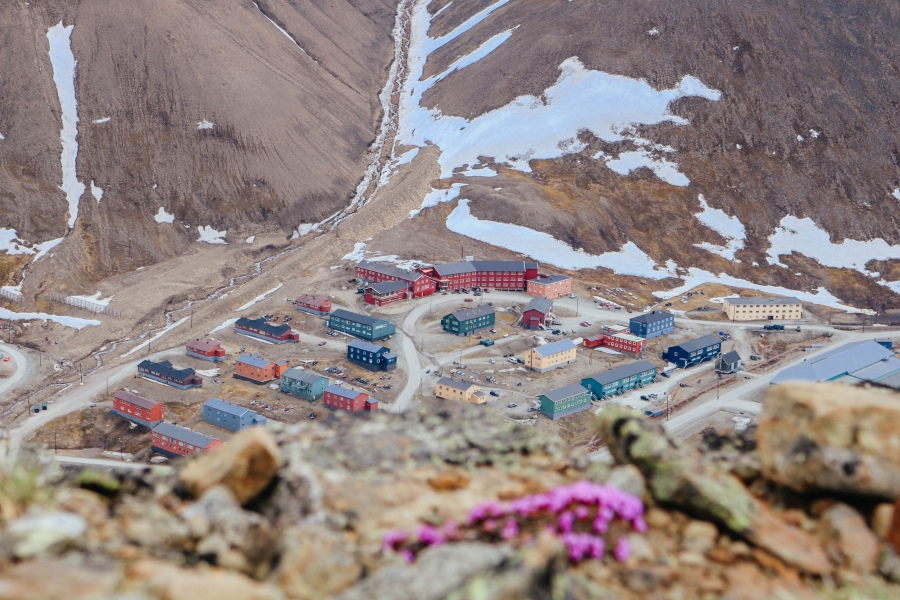 WHAT TO EXPECT FROM A SUMMER HIKING TRIP TO LONGYEARBYEN, SVALBARD